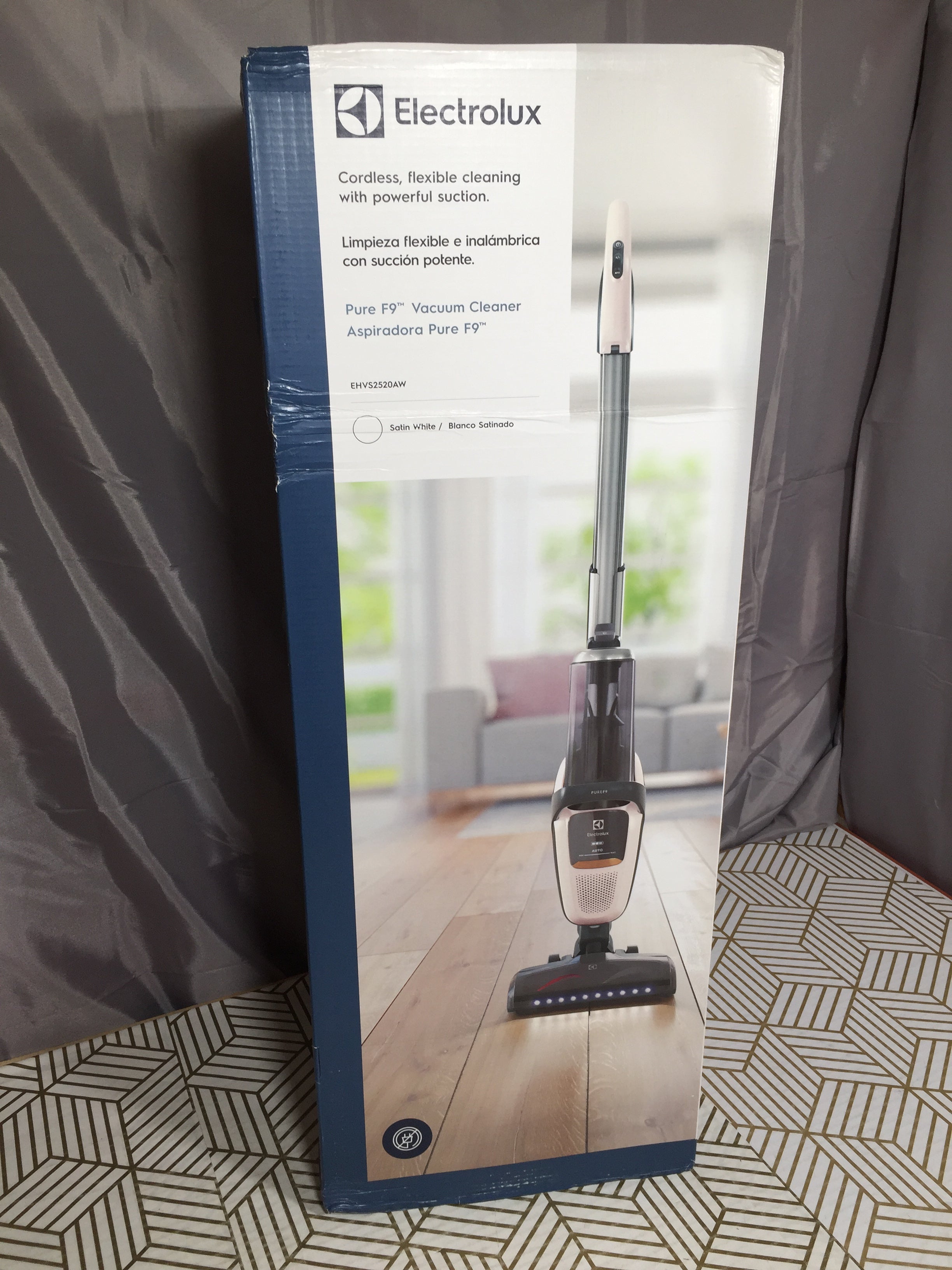 Electrolux Pure F9 Stick Vacuum Cleaner Satin White Metallic *SEALED* (8095239438574)